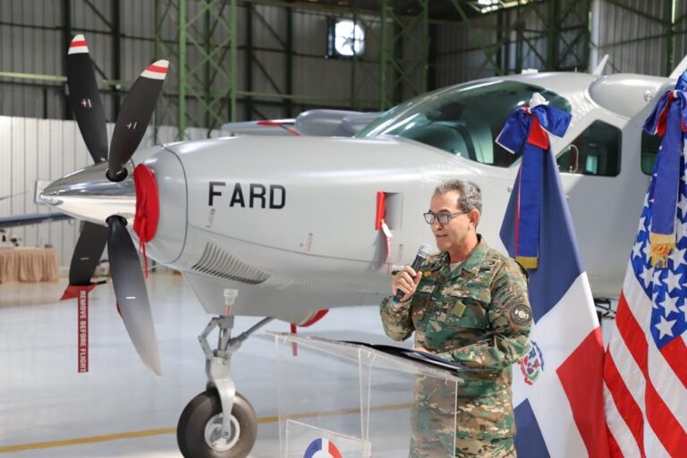 EE.UU dona aeronave para reforzar lucha antidrogas en la República Dominicana