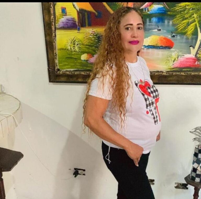 Muere mujer quemada por expareja en Salcedo