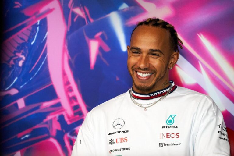 Lewis Hamilton dijo adiós a Mercedes para cumplir un “sueño de la infancia conduciendo en Ferrari”