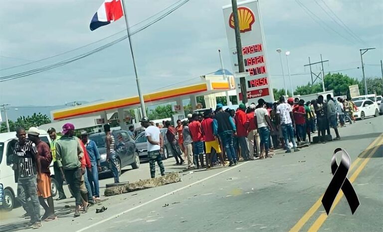 Esperaba vehículo en la carretera