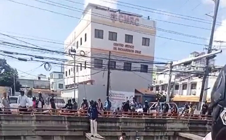 En el desnivel de la 27 de Febrero