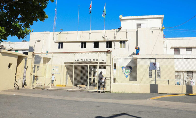 Piden suspender las autoridades de la cárcel de La Victoria