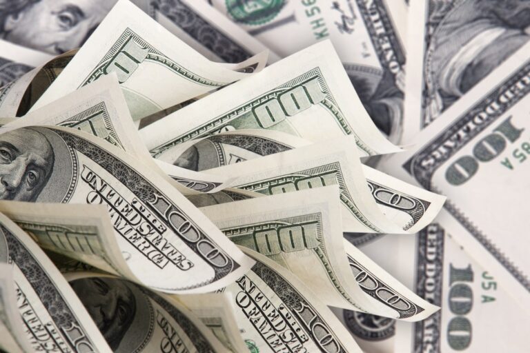 Hombre salió a hacerle un mandado a su esposa y terminó ganando $1 millón en la lotería