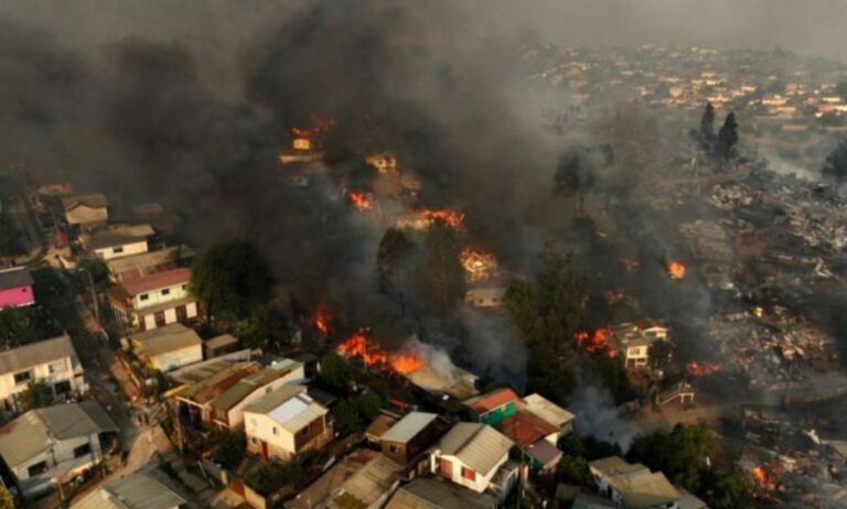 En Pompeya, epicentro de incendios en Chile, no hay tiempo para llorar…