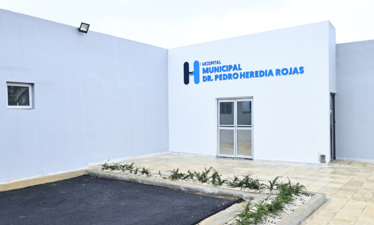 Raquel Peña deja en funcionamiento hospitales en Monte Plata y Arenoso