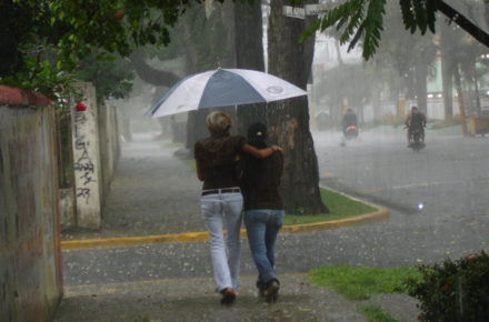 El COE mantiene diez provincias en alerta verde por lluvias