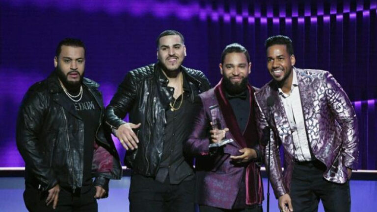 Romeo Santos y Aventura – LosMocanos