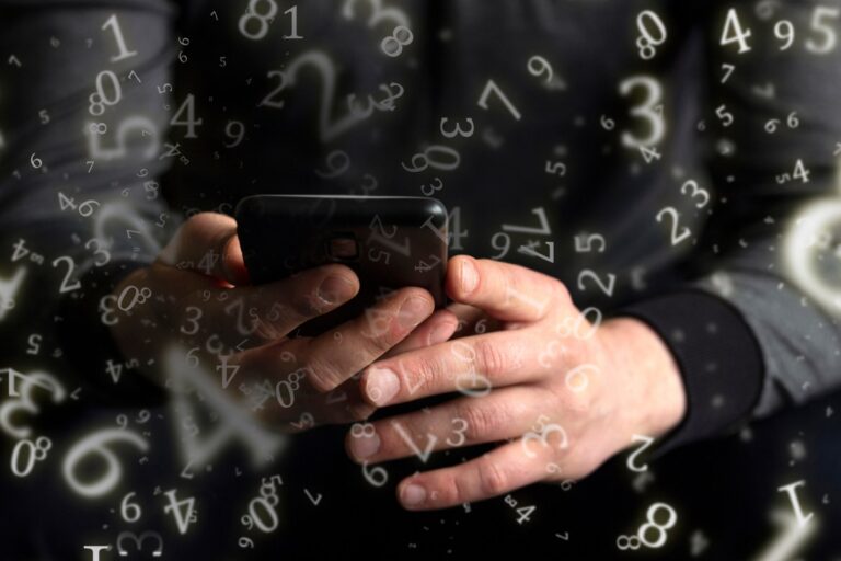 Filtran números de candidatas presidenciales en México y López Obrador denuncia “censura” de YouTube