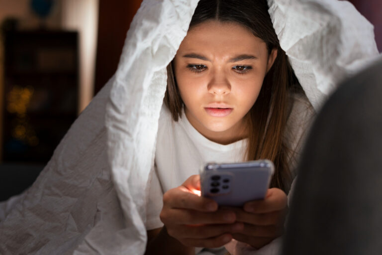 9 razones para no volver a revisar el teléfono de tu pareja