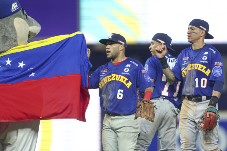 Venezuela vence a Curazao y siguen invictos en Serie del Caribe