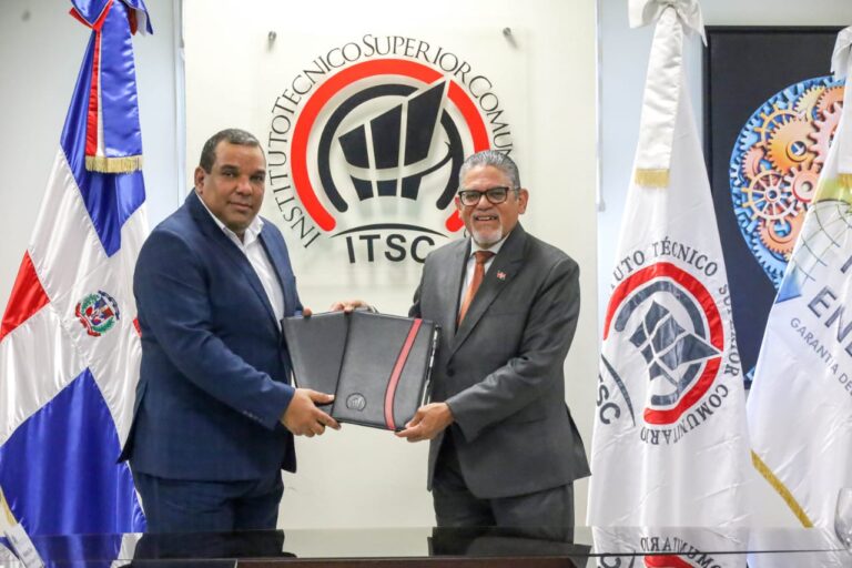 ITSC realiza convenio interinstitucional con la Comisión Nacional de Energía para promover las energías renovables