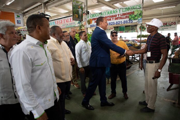 Pro Consumidor supervisa productos agrícolas del programa “A Comer: Del Campo al Colmado”