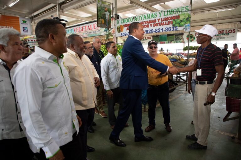 Pro Consumidor supervisa programa “A Comer Del Campo al Colmado”