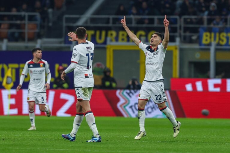 Johan Vásquez debutó como goleador esta temporada en caída del Génova ante Inter de Milán