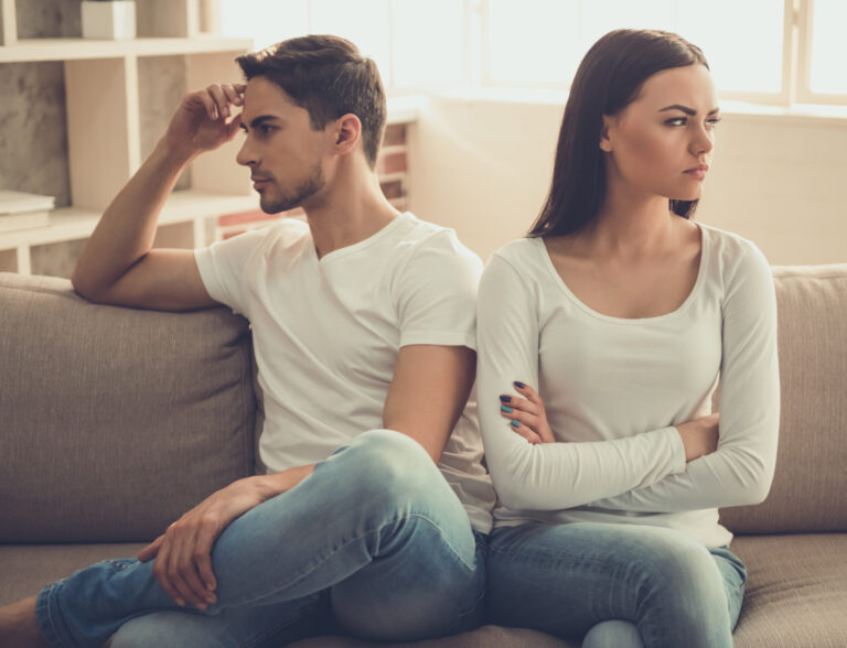 Las señales que indican que tu pareja no es feliz contigo y no ama la relación