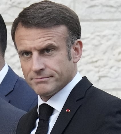 Macron se compromete con las causas de los pueblos indígenas