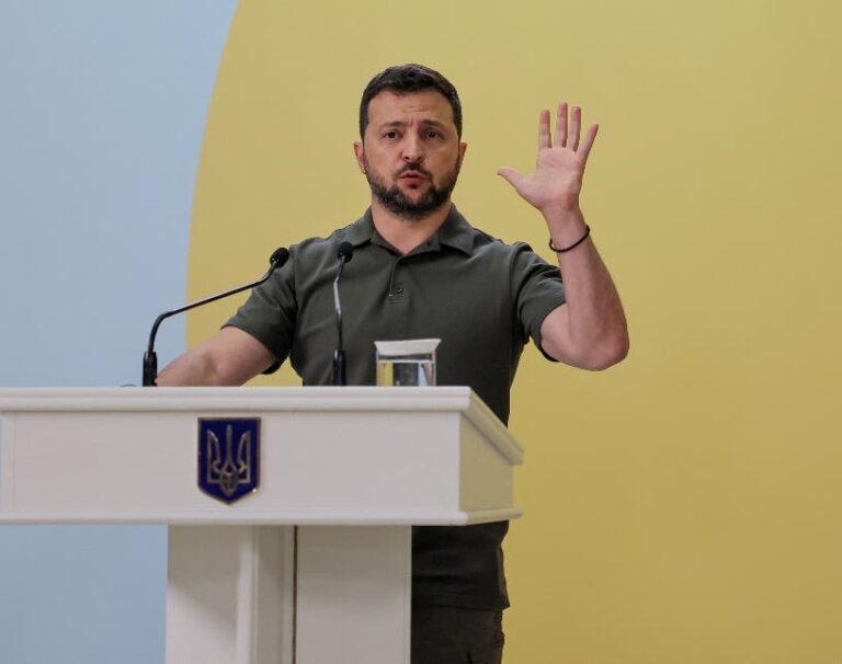 Putin no parará ante nada para gobernar eternamente y debe acabar en La Haya