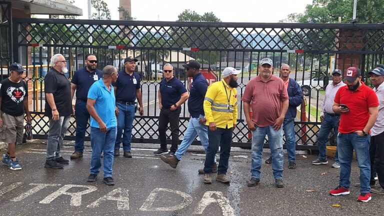 Obreros protestan en reclamo de pago de Falcombridge – Remolacha   #FVDigital