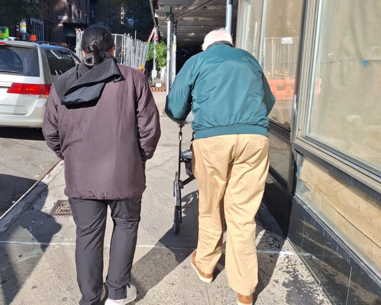 Aumenta el estrés entre los votantes que cuidan a envejecientes en Nueva York