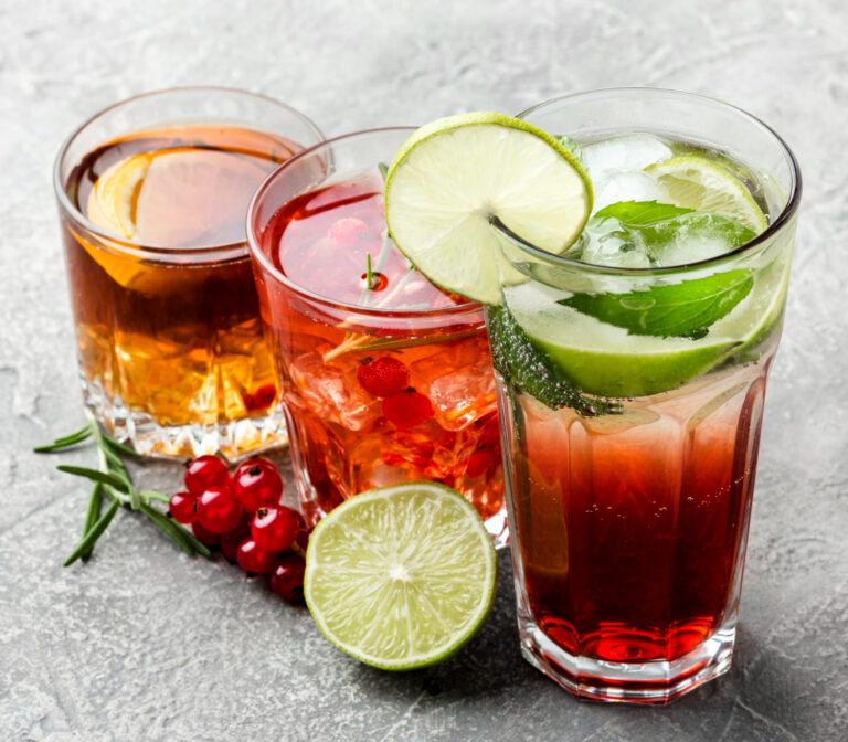 3 bebidas que debes evitar después de los 40 años: envejecen mucho la piel