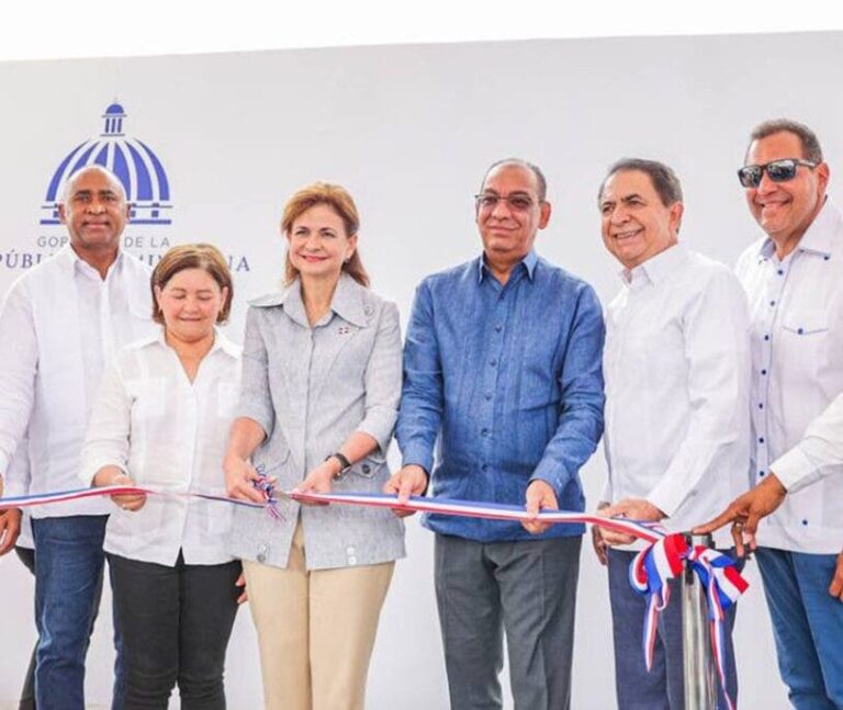 Gobierno entrega obras de infraestructura en Peravia y San Cristóbal