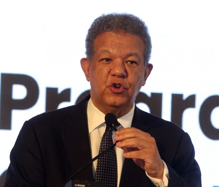 Leonel promete dar solución problemas que afectan al país