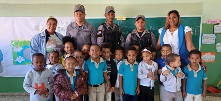 Policiales: Policía visita Centro Educativo en San Juan de la Maguana promoviendo la Seguridad y Confianza en las autoridades de prevención y socorro. – Policía Nacional Dominicana