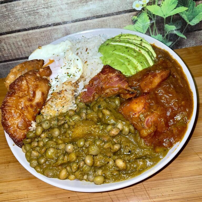 Comida de las 12: Pollo, concón y guandules   #FVDigital