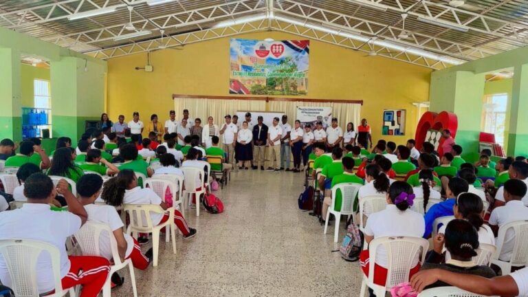 Policiales: Policía Comunitaria lleva el mensaje de proximidad institucional hacia ciudadanos de la provincia El Seibo. – Policía Nacional Dominicana