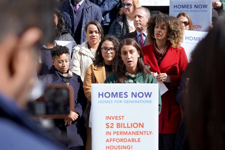 Nueva coalición en NYC empuja plan de inversión en viviendas asequibles ante alza descontrolada de la renta y los desalojos
