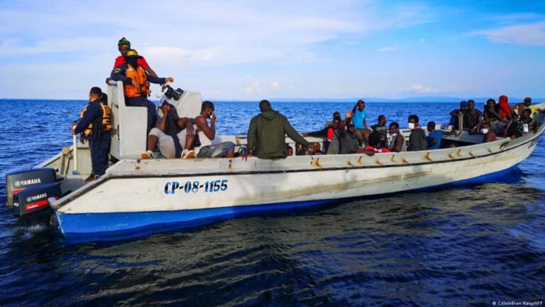 EEUU repatría a 65 haitianos interceptados en el mar #FVDigital