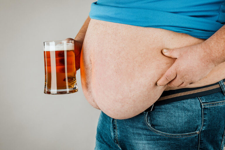 ¿Cuáles son las bebidas alcohólicas que hinchazón abdominal?