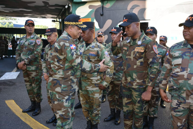 Poder Ejecutivo asciende a más de 400 miembros de la Comipol