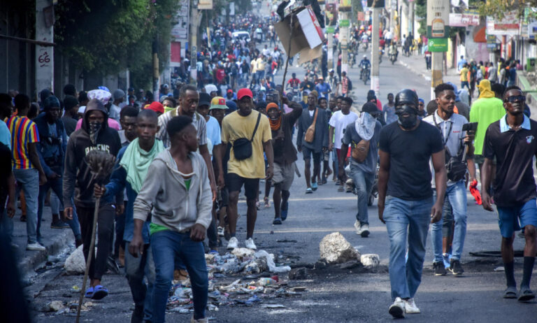 Cientos de haitianos protestan en Puerto Príncipe exigiendo renuncia de…