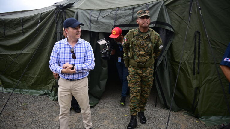 EEUU entrega donación para migrantes en selva de Panamá