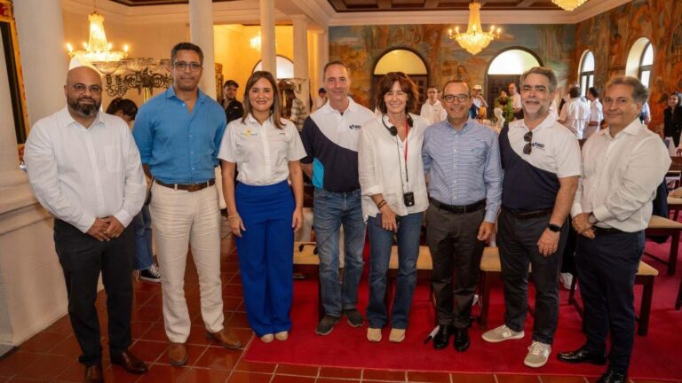  Directores del BID conocen el programa de movilidad eléctrica “E-Delivery”