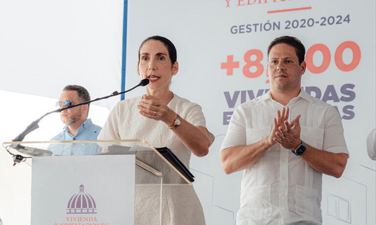 La primera dama encabeza entrega de obras en SDE