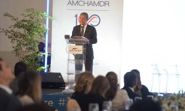 Leonel propone fin del concho, autobuses y más metro para mejor tránsito