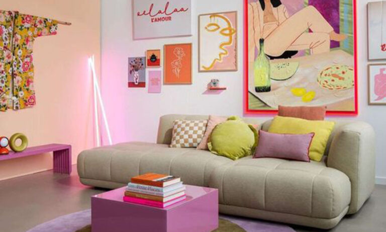 Elige el color morado, pero en la decoración de los espacios