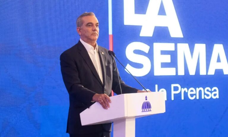 “hace tres décadas que no debió estar…