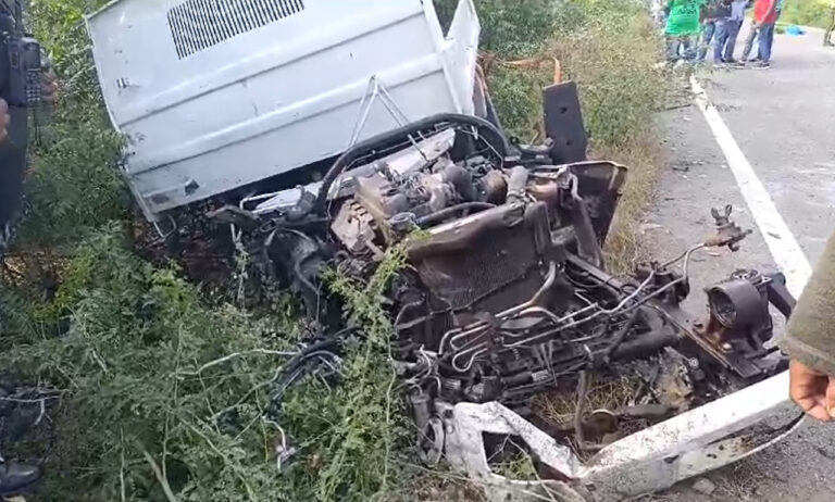 Tres muertos por choque camión y autobús de Caribe Tours en Montecristi