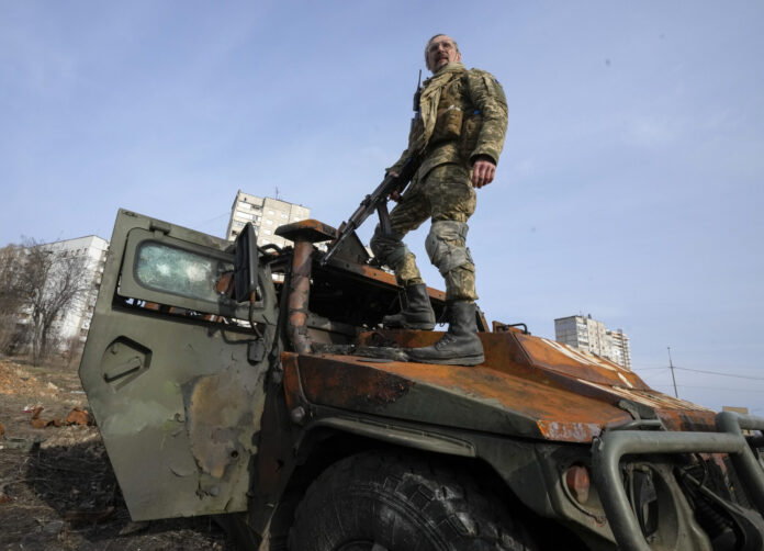 Militares rusos destruyen equipos de comunicaciones y vigilancia ucranianos