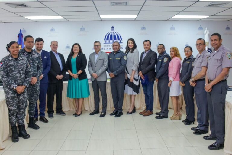 Policiales: Comisionado para la Reforma y Recursos Humanos PN realizan reunión de trabajo para conocer ruta de reclutamiento de aspirantes a policías. – Policía Nacional Dominicana