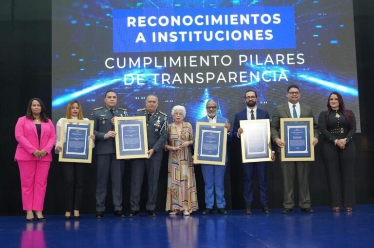 Policiales: Policía Nacional es reconocida junto a otras cuatro instituciones Estatales por su contribución a la Transparencia y Datos Abiertos en RD. – Policía Nacional Dominicana