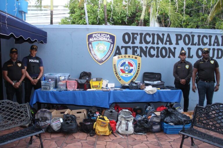 Policiales: Policía interviene zona del sector Villa Francisca, D.N, y ocupa cientos de celulares y otros dispositivos electrónicos. – Policía Nacional Dominicana