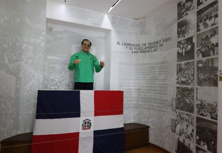 Dejó un estimado de 50 mil presos torturados y asesinados