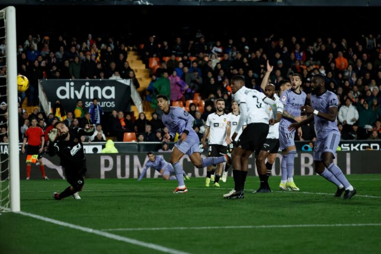 Final polémico: Real Madrid empató ante el Valencia porque le anulan un gol en el agregado