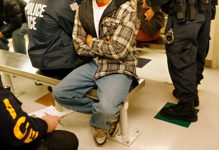 El número de detenidos en las cárceles migratorias de EE.UU. continúa en aumento