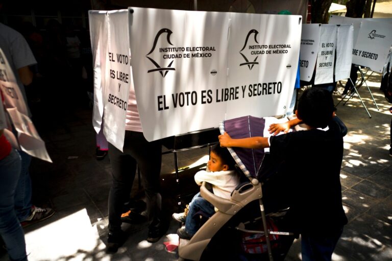 La ardua labor de rastrear muertos del padrón electoral en México  #FVDigital