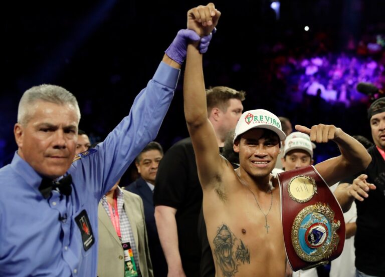 Vaquero Navarrete peleará por el título del peso ligero de la OMB ante el ucraniano Denys Berinchyk